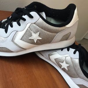 Converse Auckland Racer Ox Gold Glam Sneakers. Unisex Men’s 9, Wm's 10.5